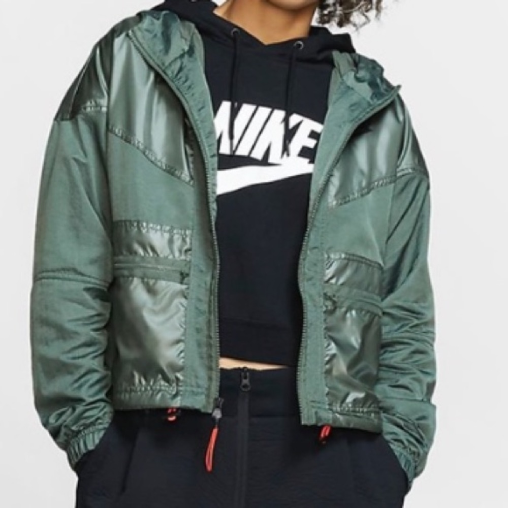 Nike rebel cargo cropped windrunner
